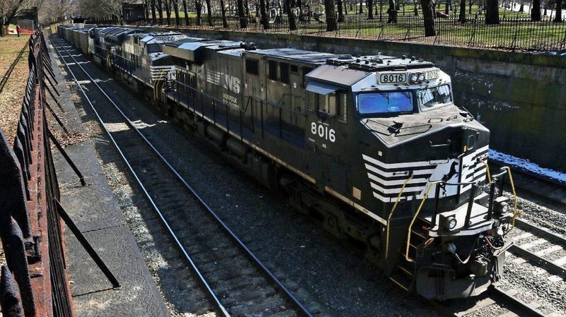 Norfolk Southern freight train rolls through Pittsburgh